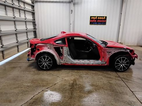 Used 2023 Toyota GR86 w/ ALL Weather Mat Package (TMS) RWD image 2