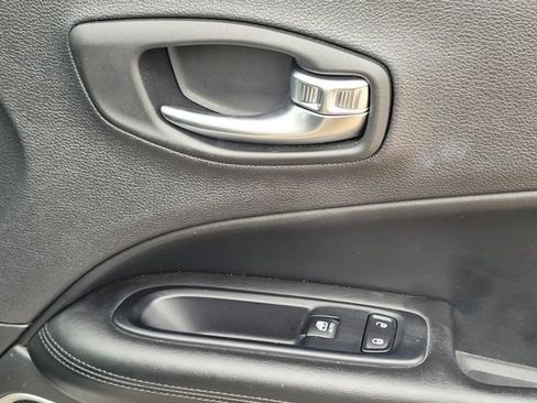 Used 2020 Jeep Compass Latitude image 25