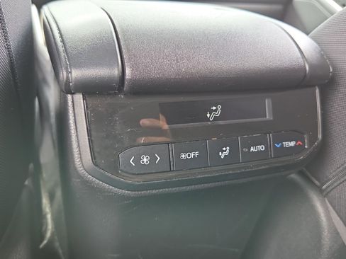 Used 2023 Toyota Highlander L FWD image 13