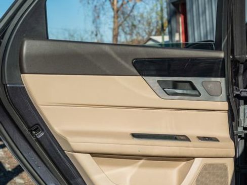 Used 2016 Jaguar XF Premium image 35