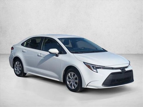 Used 2026 Toyota Corolla LE FWD image 3