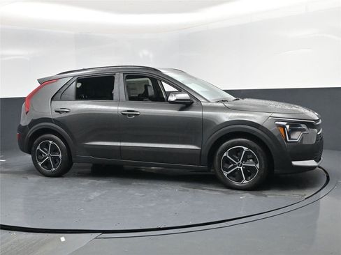 New 2026 Kia Niro EX image 3