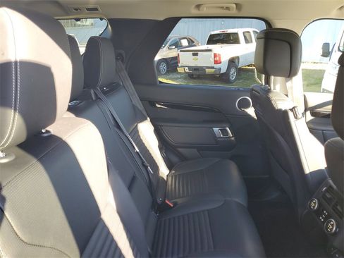 Used 2024 Land Rover Discovery S image 35