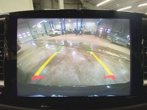 Used 2024 Chrysler Pacifica Touring-L image 14