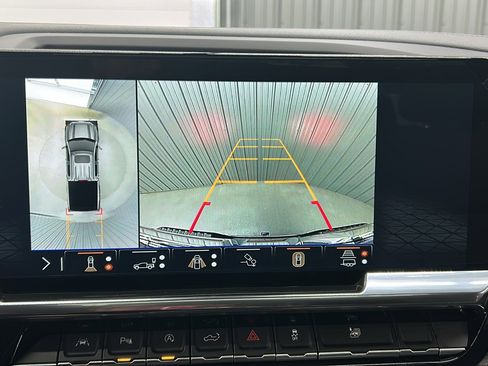 Used 2025 GMC Sierra 1500 SLT w/ SLT Premium Plus Package image 30