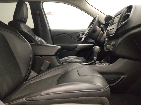 Used 2021 Jeep Cherokee Latitude Plus FWD image 21