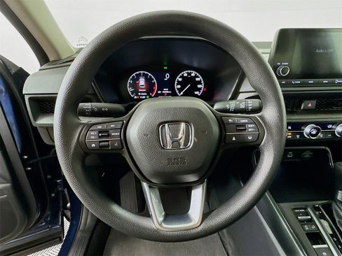 Used 2025 Honda CR-V LX image 9