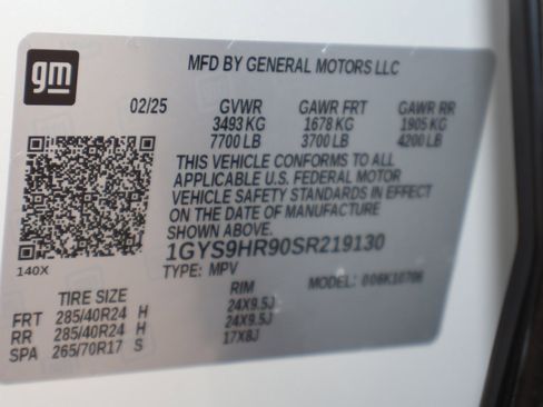 Used 2025 Cadillac Escalade V w/ LPO, ONYX Package image 32