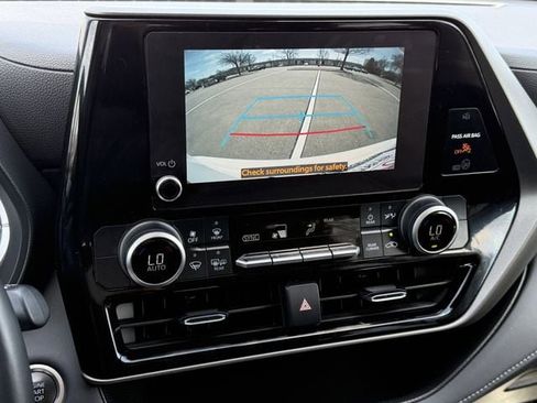 Certified 2024 Toyota Highlander LE image 17