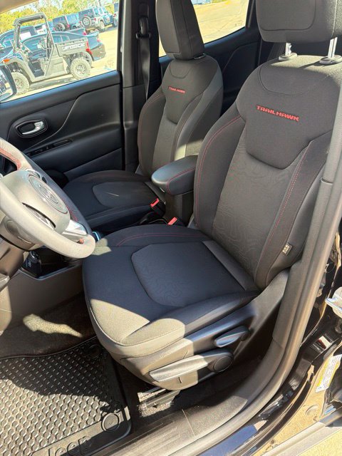 Used 2023 Jeep Renegade Trailhawk AWD/4WD image 9