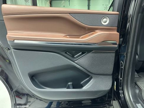 Used 2025 Lincoln Navigator L Reserve image 44