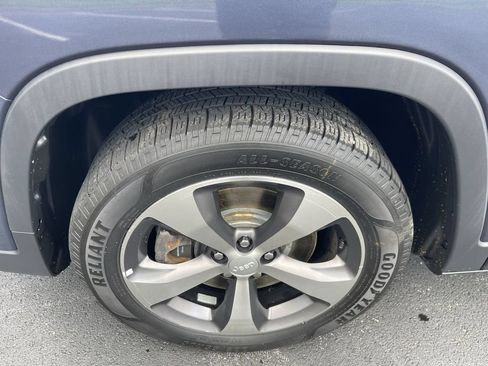 Used 2020 Jeep Cherokee Limited FWD image 14