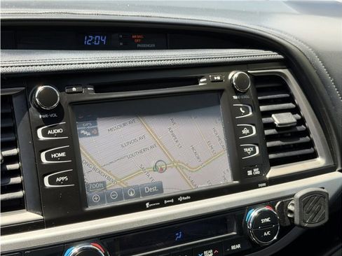 Used 2019 Toyota Highlander SE FWD image 49