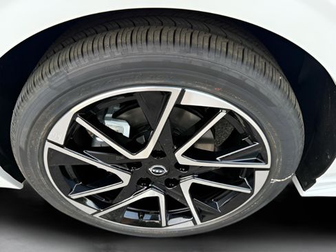 New 2025 Nissan Sentra SR image 24