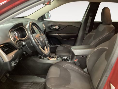 Used 2017 Jeep Cherokee Latitude w/ Safety/Convenience Group image 9