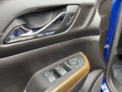 Used 2023 GMC Acadia SLE w/ Driver Convenience Package image 11