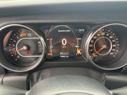 Used 2019 Jeep Wrangler Unlimited Sahara w/ Cold Weather Group AWD/4WD image 10