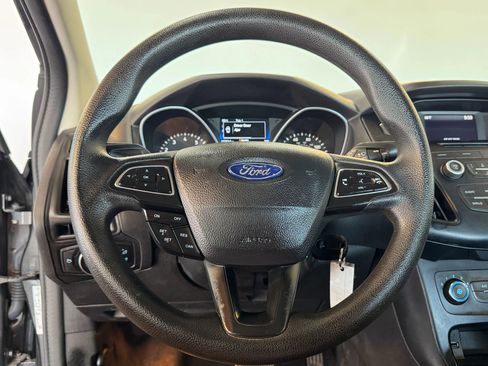 Used 2017 Ford Focus SE FWD image 16