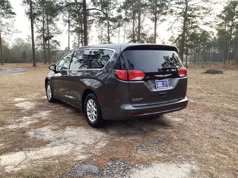 Used 2023 Chrysler Voyager LX FWD image 3