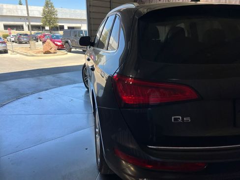 Used 2017 Audi Q5 2.0T Premium Plus w/ Technology Package AWD/4WD image 10