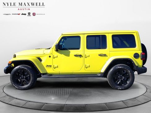 Used 2022 Jeep Wrangler Unlimited Sahara image 12