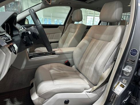 Used 2014 Mercedes-Benz E 550 4MATIC Sedan w/ Premium 1 Package image 44