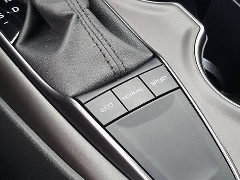 Used 2024 Toyota Camry SE image 21