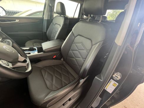 Used 2025 Volkswagen Atlas SE image 39