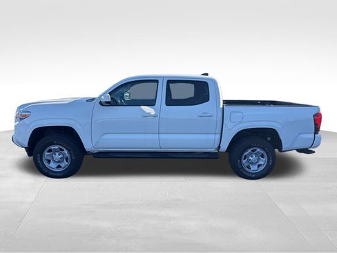 Used 2022 Toyota Tacoma SR image 4