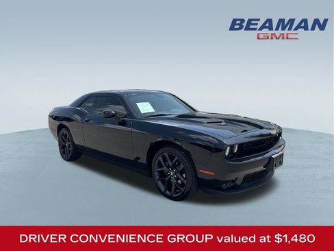 Used 2022 Dodge Challenger SXT w/ Driver Convenience Group RWD image 1