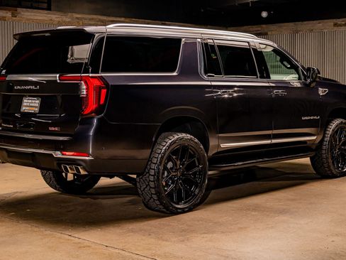 Used 2025 GMC Yukon XL Denali image 10