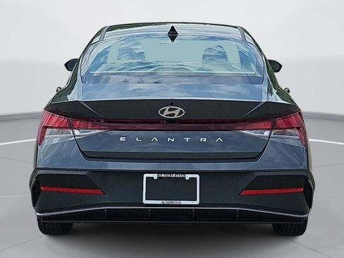 New 2026 Hyundai Elantra SE FWD image 6