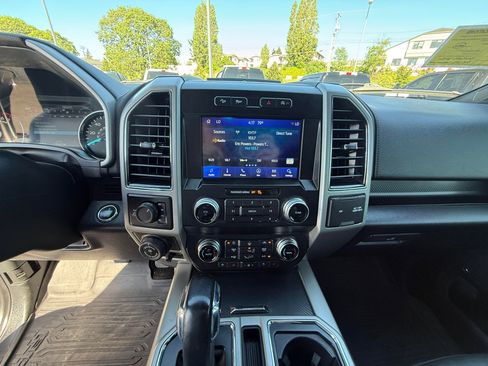 Used 2019 Ford F150 Lariat w/ Equipment Group 502A Luxury AWD/4WD image 13