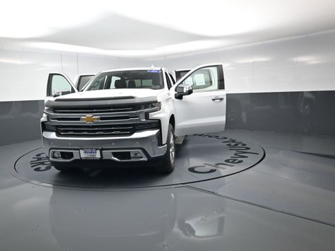 Used 2021 Chevrolet Silverado 1500 LTZ w/ LTZ Premium Package image 22