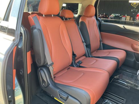 Used 2025 Kia Carnival SX Prestige image 21