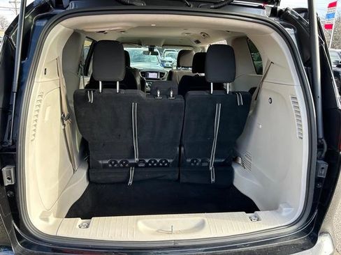 Used 2022 Chrysler Voyager LX image 26
