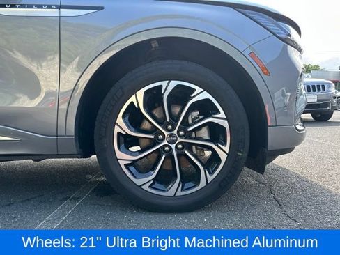 Used 2024 Lincoln Nautilus Reserve AWD/4WD image 39
