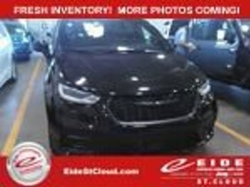 Used 2025 Chrysler Pacifica Limited FWD image 1