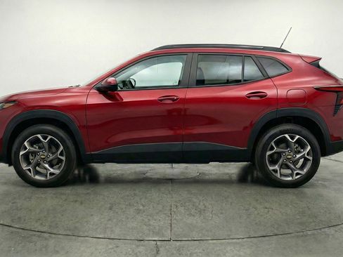 Used 2025 Chevrolet Trax LT w/ LT Convenience Package image 5