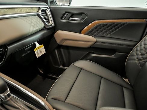 New 2026 GMC Canyon Denali image 19