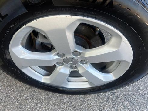 Used 2018 Jeep Compass Latitude w/ Cold Weather Group AWD/4WD image 45