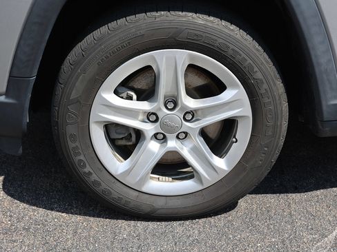 Used 2023 Jeep Compass Latitude AWD/4WD image 11