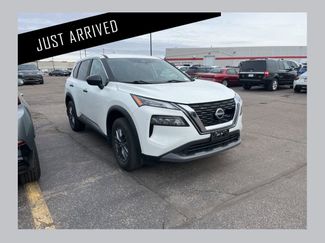 Used 2023 Nissan Rogue S video 1