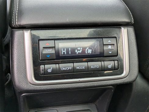 Used 2022 Subaru Ascent Limited w/ Technology Package image 27