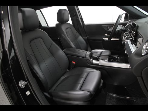Used 2020 Mercedes-Benz GLB 250 4MATIC image 17