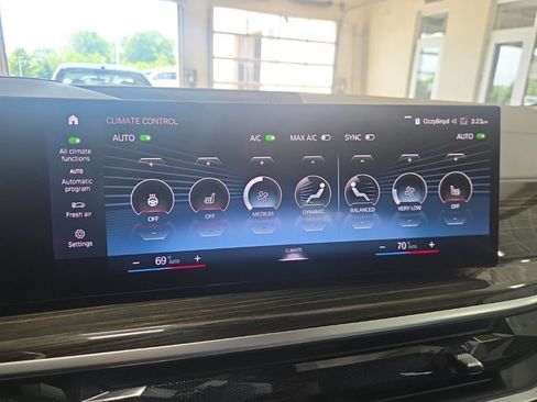 Used 2023 BMW X7 xDrive40i AWD/4WD image 40