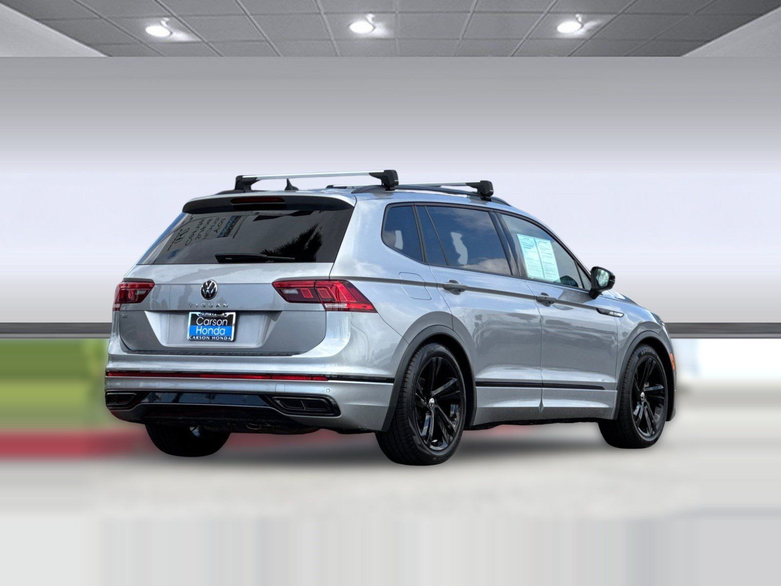 Used 2023 Volkswagen Tiguan SE R-Line FWD image 9