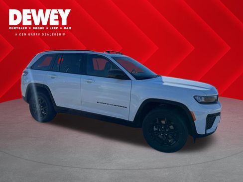 New 2026 Jeep Grand Cherokee Altitude image 1