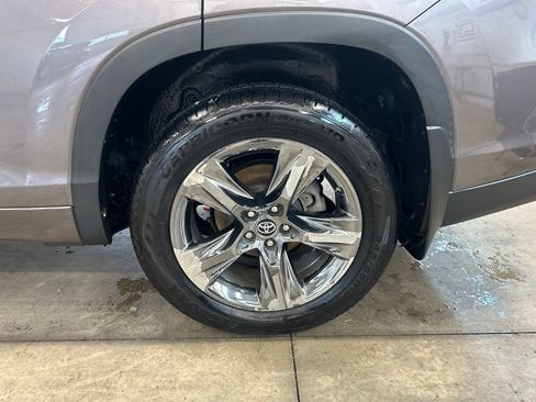 Used 2019 Toyota Highlander Limited Platinum w/ Carpet Mat Package (TMS) AWD/4WD image 41