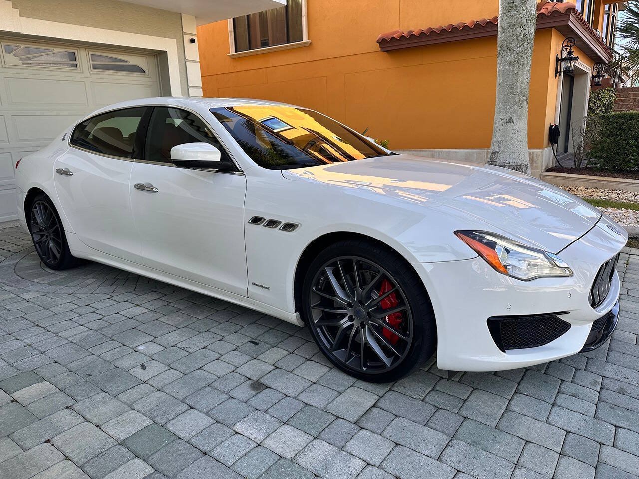 Used 2017 Maserati Quattroporte GTS GranSport RWD image 31